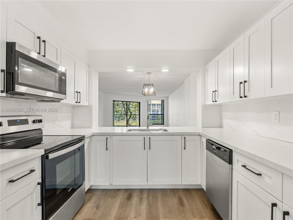 For Sale: $275,000 (2 beds, 2 baths, 1500 Square Feet)
