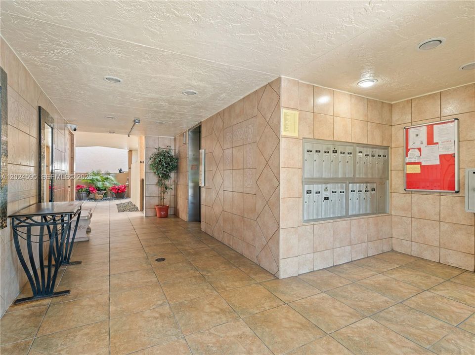 For Sale: $275,000 (2 beds, 2 baths, 1500 Square Feet)