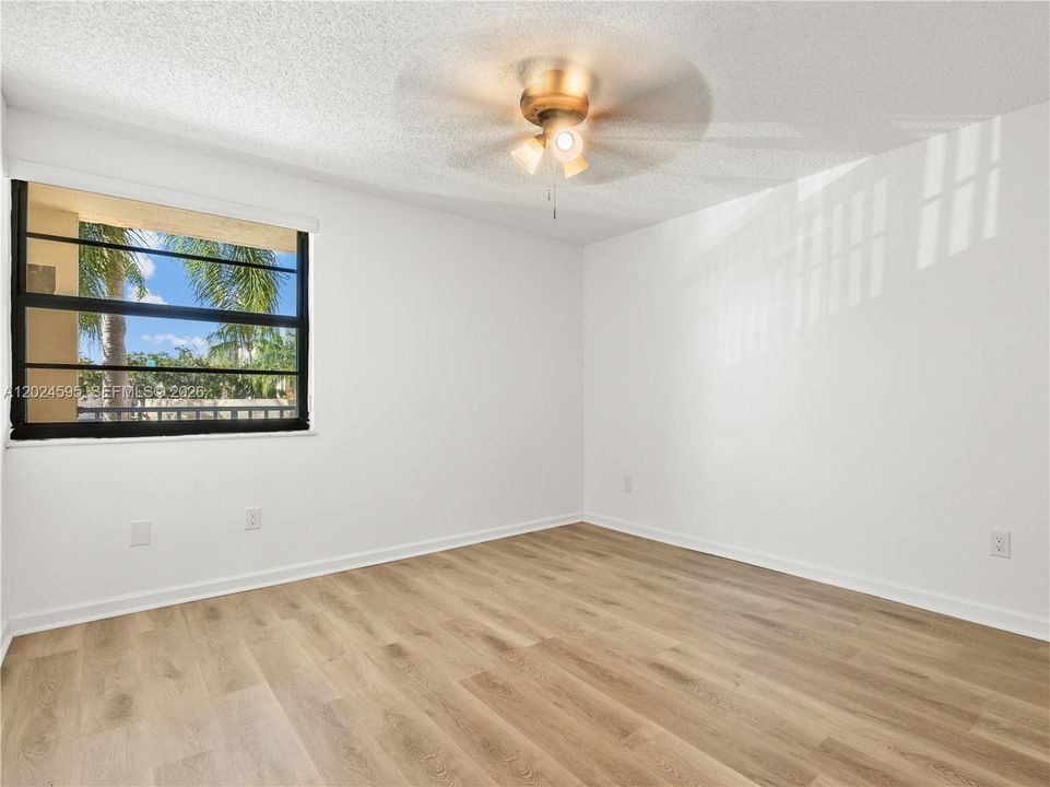 For Sale: $275,000 (2 beds, 2 baths, 1500 Square Feet)