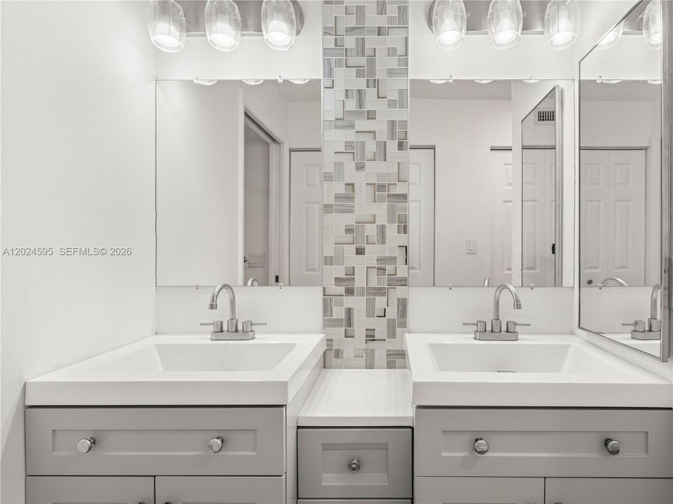 For Sale: $275,000 (2 beds, 2 baths, 1500 Square Feet)