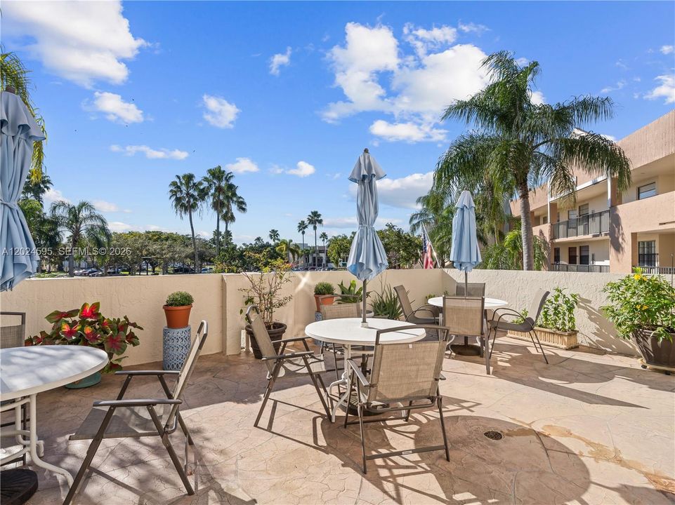 For Sale: $275,000 (2 beds, 2 baths, 1500 Square Feet)
