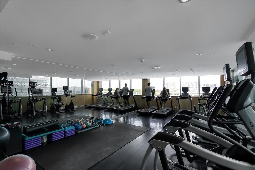 For Sale: $1,197,000 (2 beds, 3 baths, 1710 Square Feet)