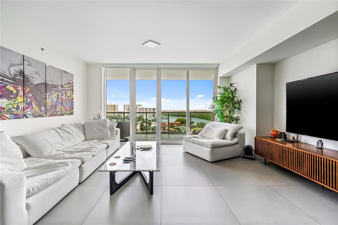 For Sale: $1,197,000 (2 beds, 3 baths, 1710 Square Feet)