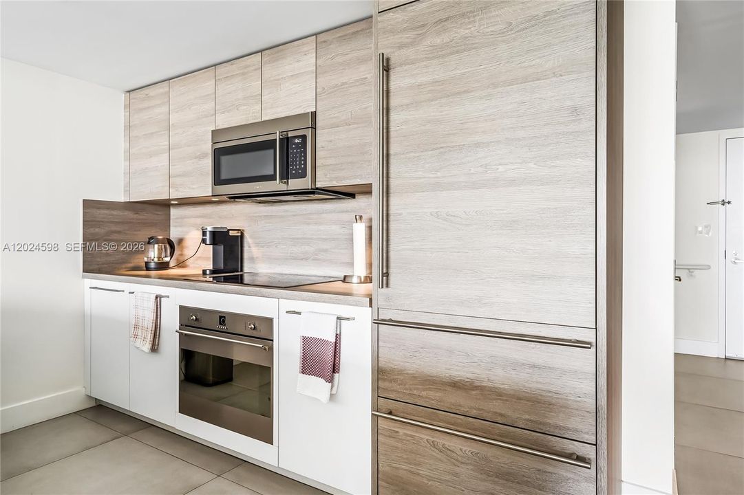 For Sale: $1,197,000 (2 beds, 3 baths, 1710 Square Feet)