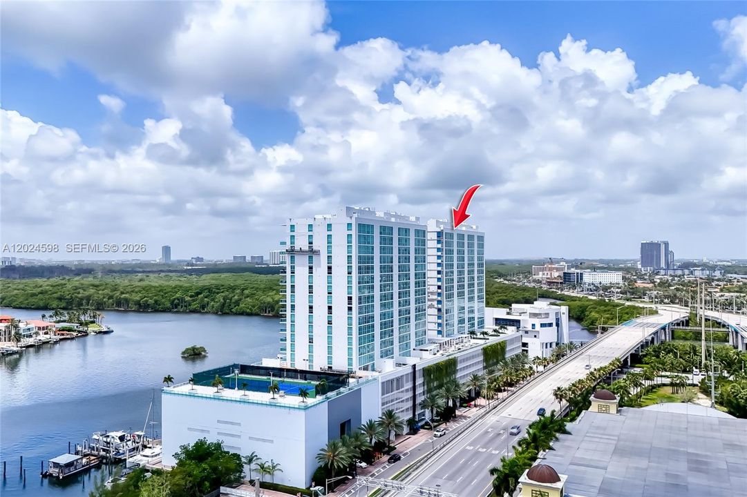 For Sale: $1,250,000 (2 beds, 3 baths, 1710 Square Feet)