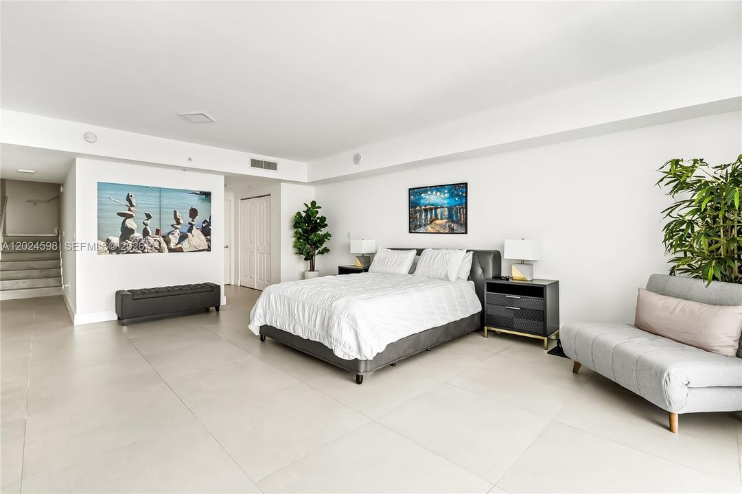 For Sale: $1,197,000 (2 beds, 3 baths, 1710 Square Feet)