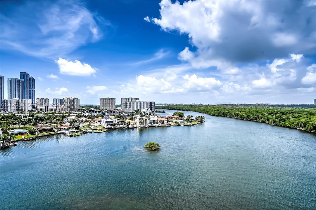 For Sale: $1,197,000 (2 beds, 3 baths, 1710 Square Feet)