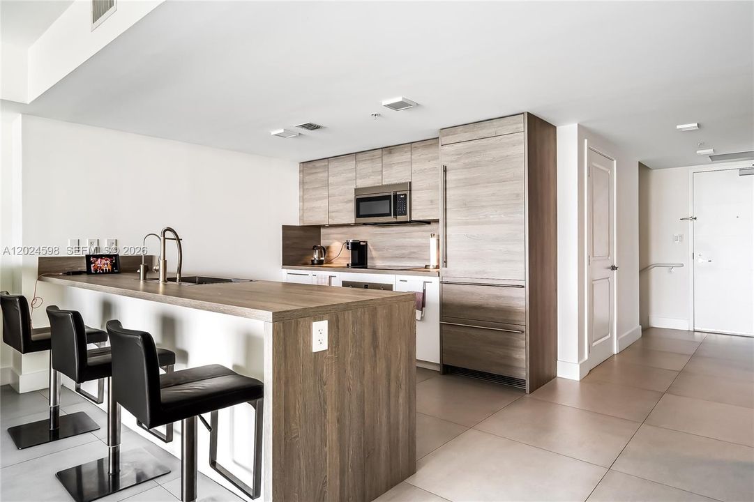 For Sale: $1,197,000 (2 beds, 3 baths, 1710 Square Feet)