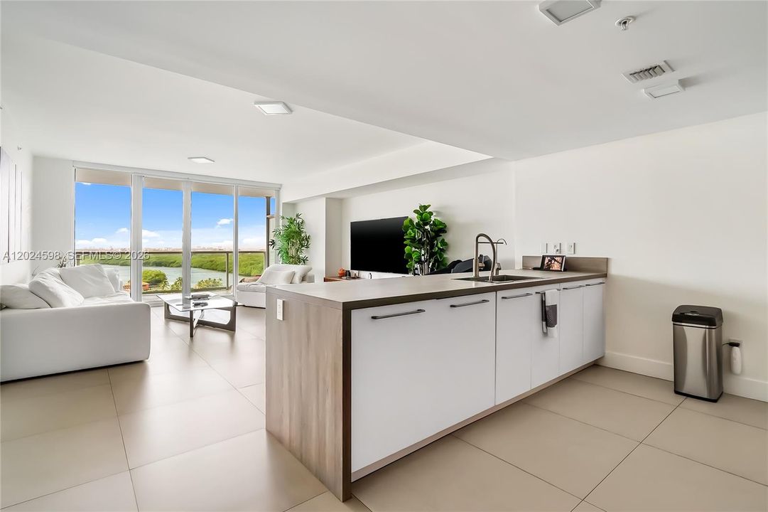 For Sale: $1,197,000 (2 beds, 3 baths, 1710 Square Feet)