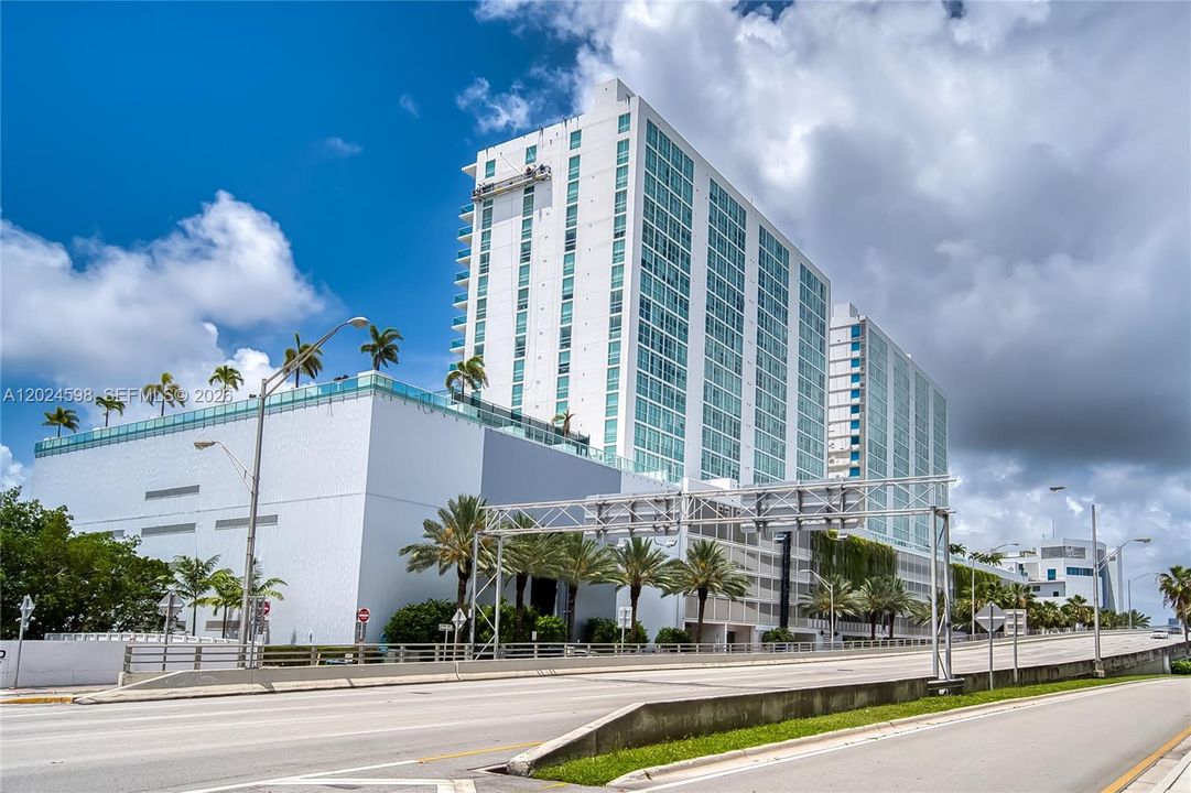 For Sale: $1,250,000 (2 beds, 3 baths, 1710 Square Feet)