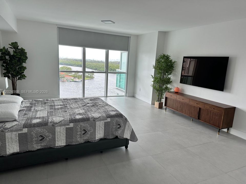 For Sale: $1,197,000 (2 beds, 3 baths, 1710 Square Feet)