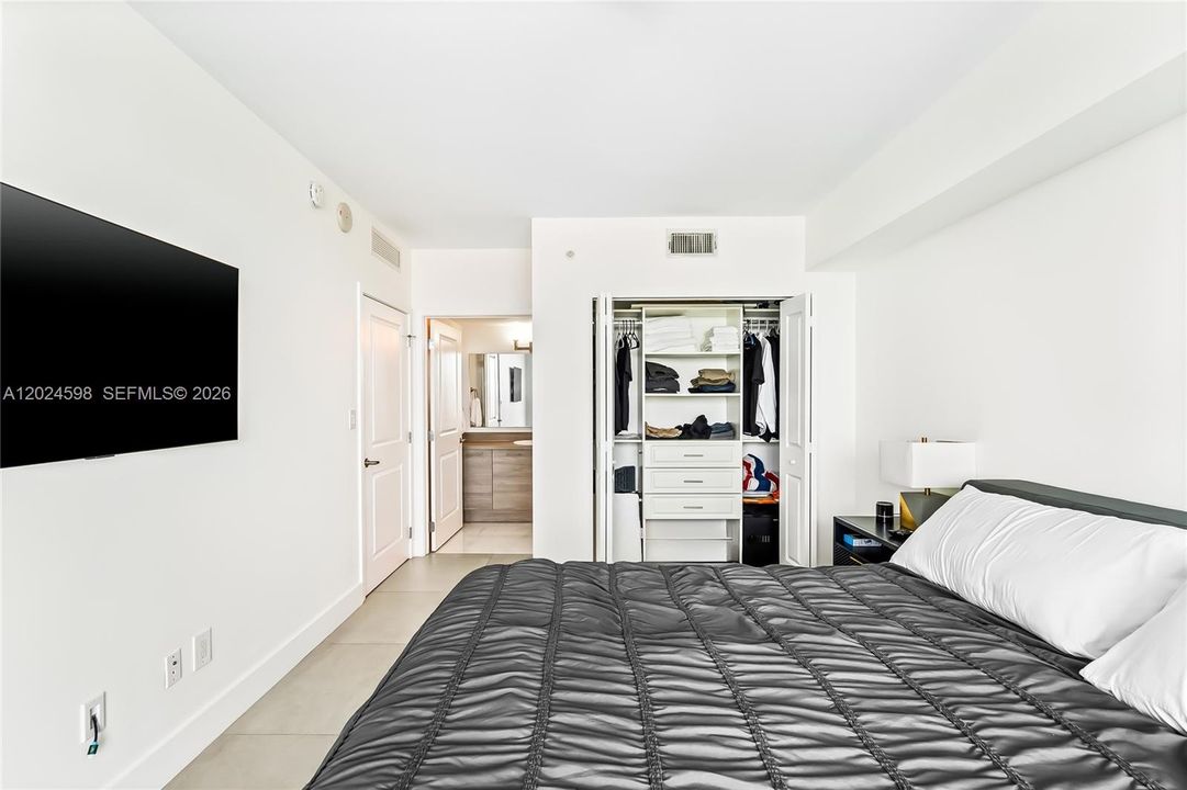 For Sale: $1,197,000 (2 beds, 3 baths, 1710 Square Feet)