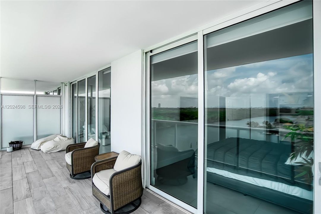 For Sale: $1,197,000 (2 beds, 3 baths, 1710 Square Feet)