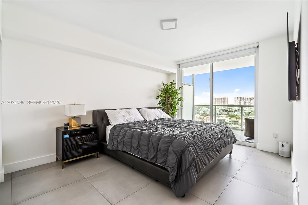 For Sale: $1,197,000 (2 beds, 3 baths, 1710 Square Feet)