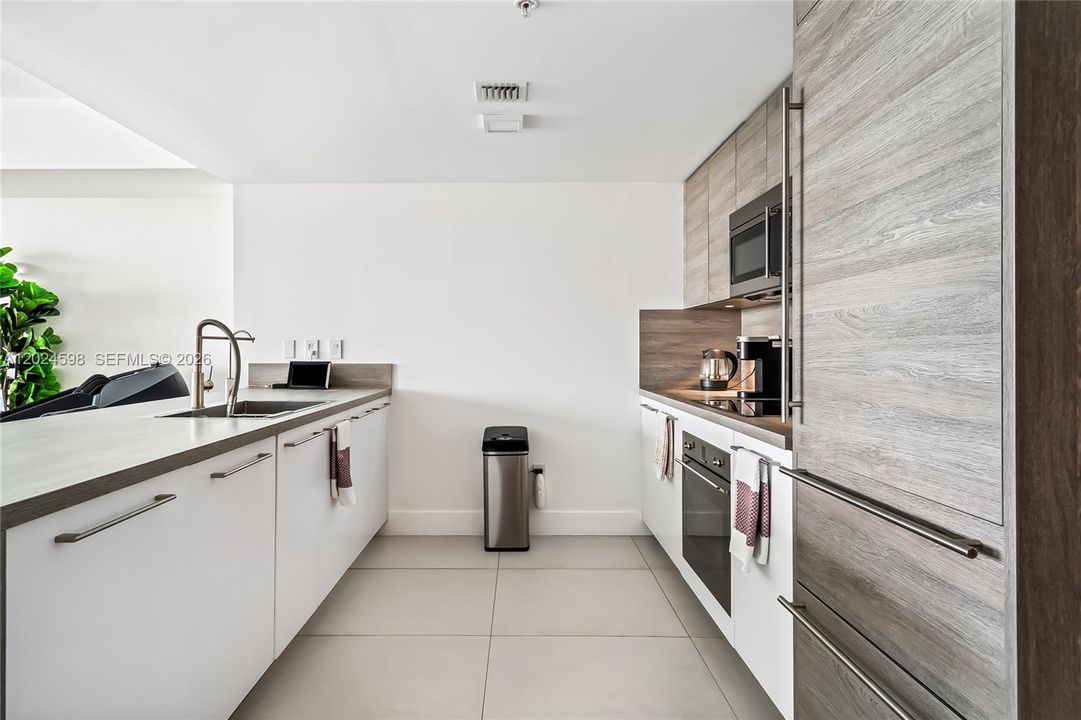 For Sale: $1,197,000 (2 beds, 3 baths, 1710 Square Feet)