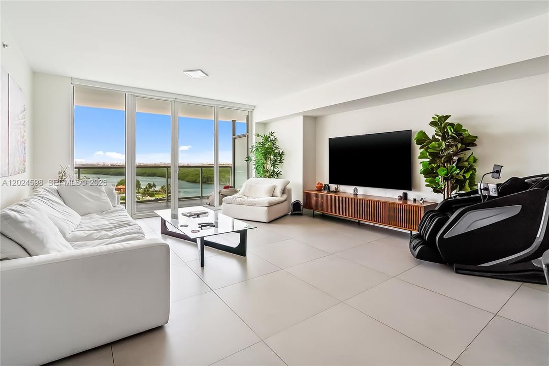 For Sale: $1,197,000 (2 beds, 3 baths, 1710 Square Feet)