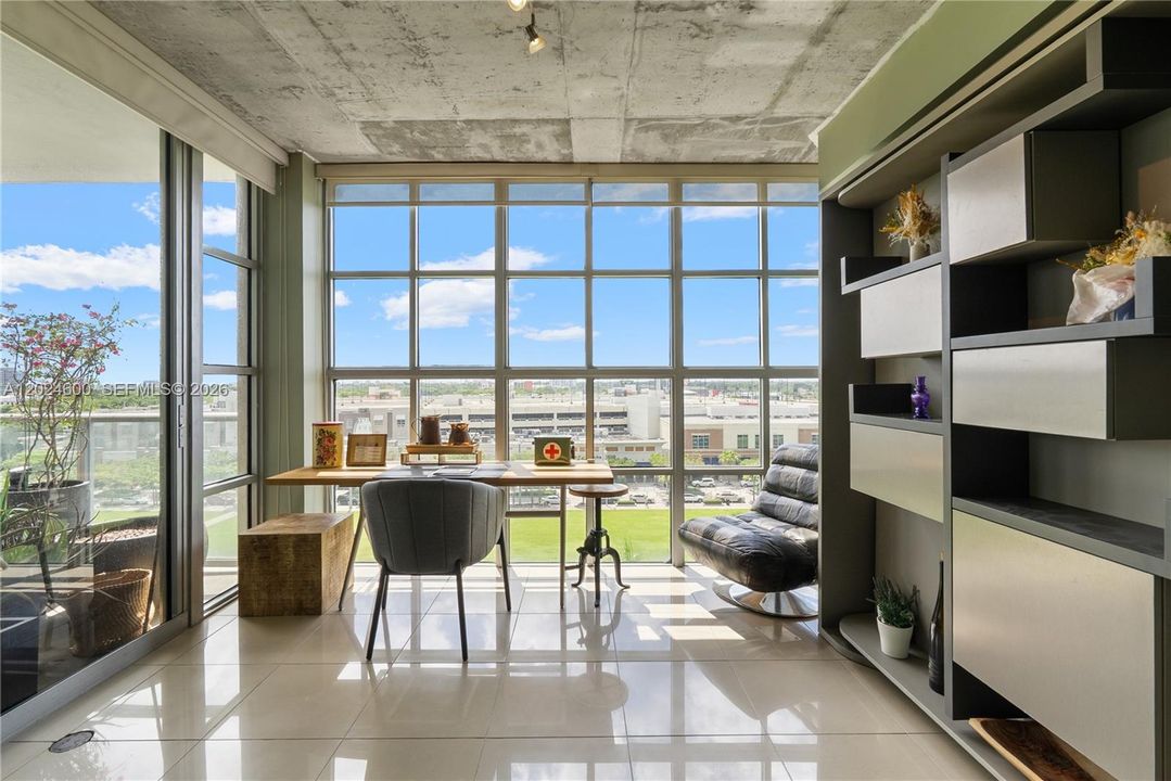 For Sale: $650,000 (2 beds, 2 baths, 1072 Square Feet)