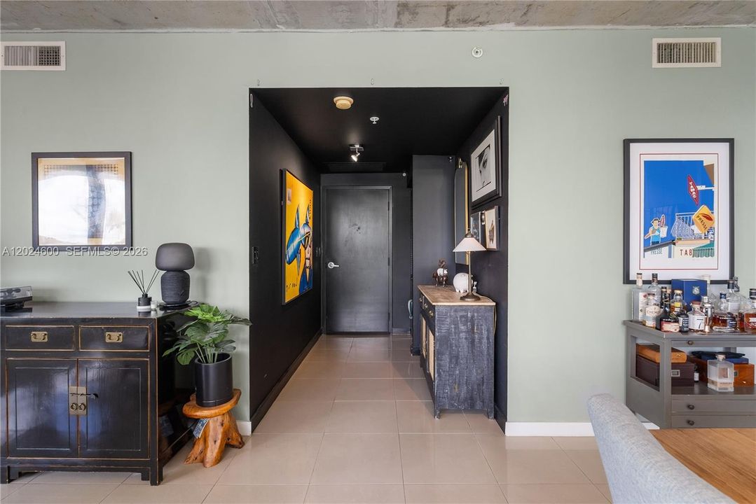 For Sale: $650,000 (2 beds, 2 baths, 1072 Square Feet)