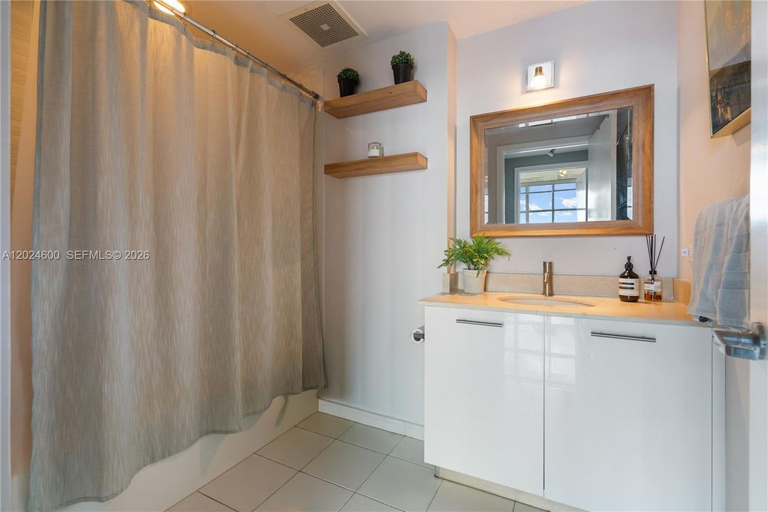 For Sale: $650,000 (2 beds, 2 baths, 1072 Square Feet)