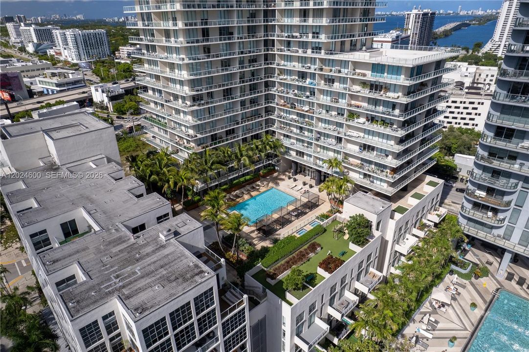 For Sale: $650,000 (2 beds, 2 baths, 1072 Square Feet)