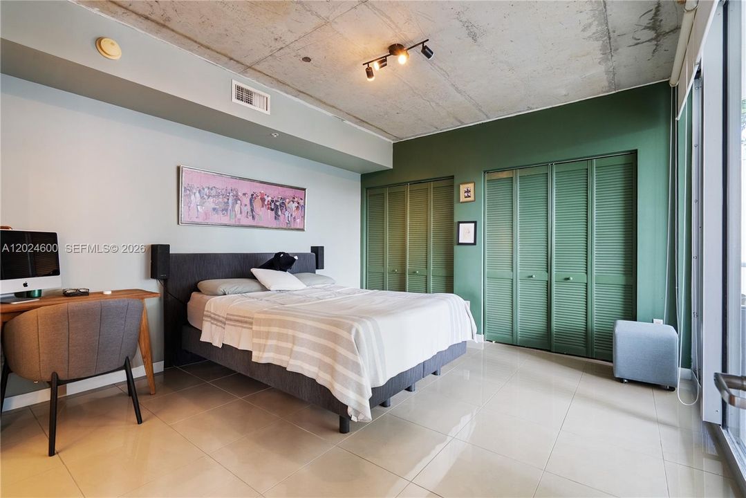 For Sale: $650,000 (2 beds, 2 baths, 1072 Square Feet)