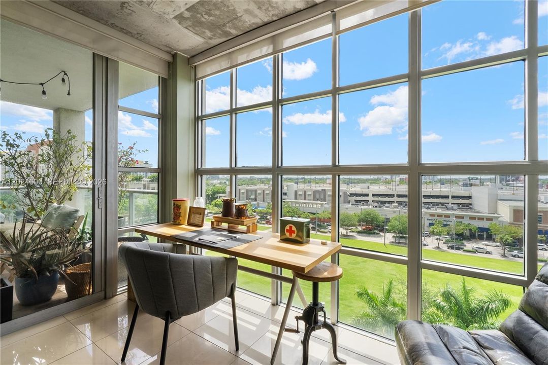 For Sale: $650,000 (2 beds, 2 baths, 1072 Square Feet)
