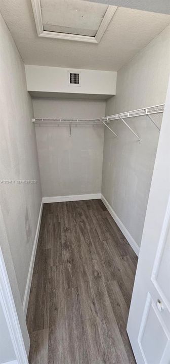 Walking Closet