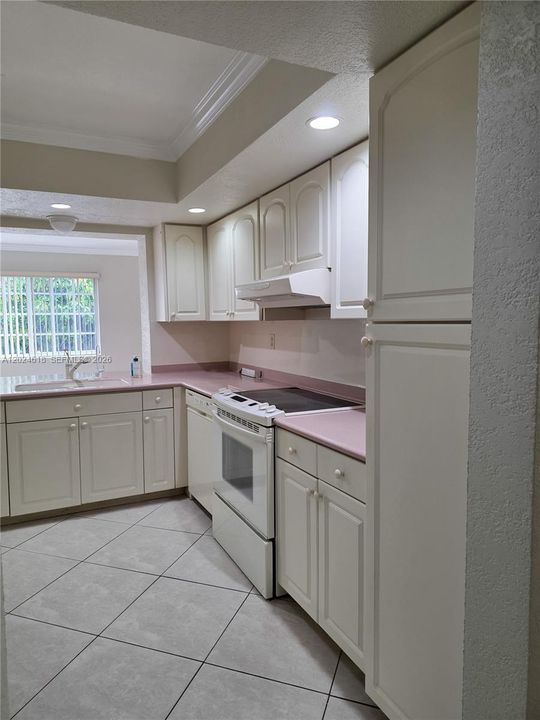 En Renta: $3,995 (4 camas, 2 baños, 1911 Pies cuadrados)