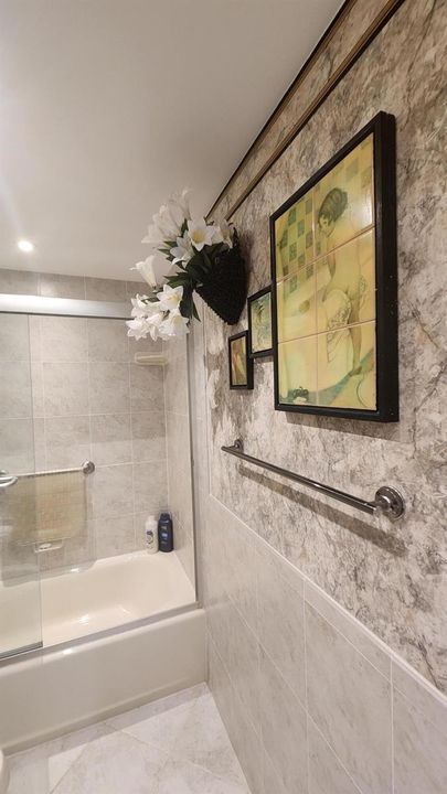2nd bath/tub