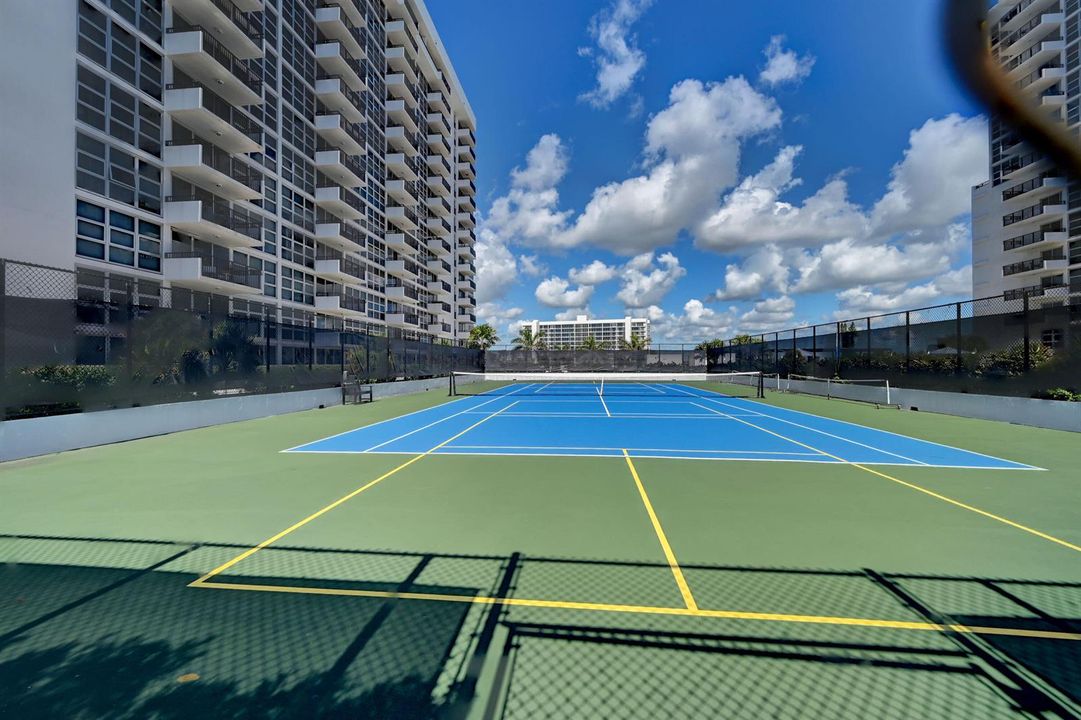 Silver Thatch tennis