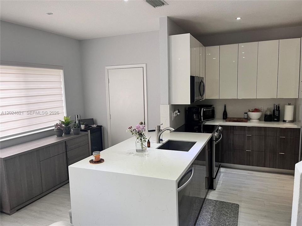 For Sale: $480,000 (3 beds, 2 baths, 1543 Square Feet)