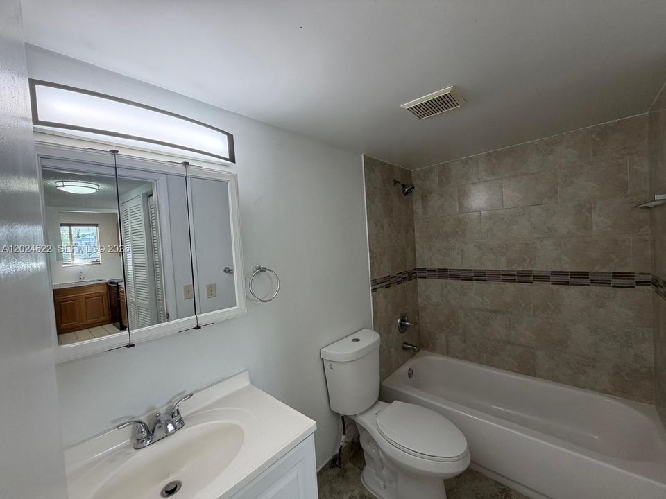 For Rent: $2,200 (2 beds, 2 baths, 820 Square Feet)