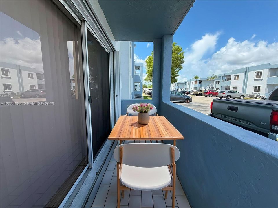 For Rent: $2,200 (2 beds, 2 baths, 820 Square Feet)
