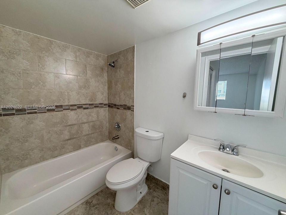 For Rent: $2,200 (2 beds, 2 baths, 820 Square Feet)