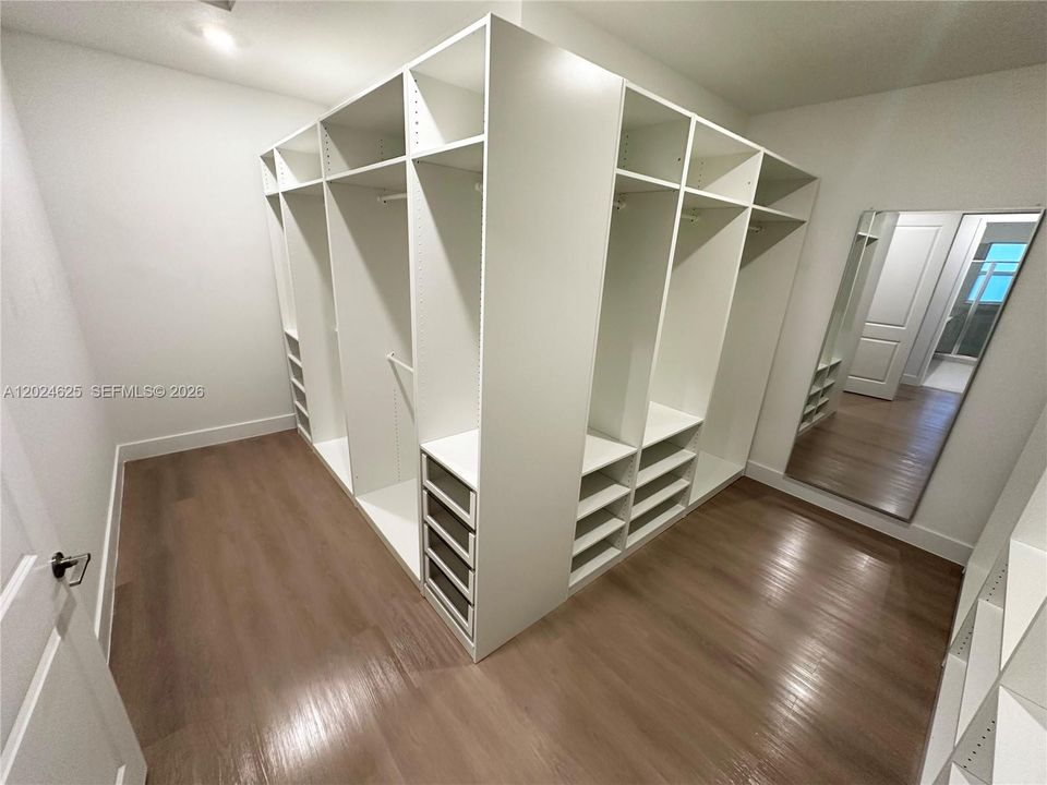 En Renta: $9,300 (5 camas, 4 baños, 4080 Pies cuadrados)