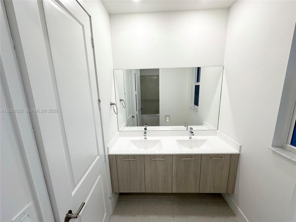 En Renta: $9,300 (5 camas, 4 baños, 4080 Pies cuadrados)