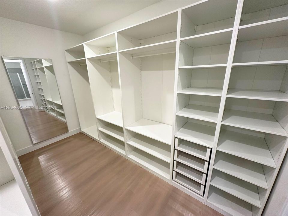 En Renta: $9,300 (5 camas, 4 baños, 4080 Pies cuadrados)