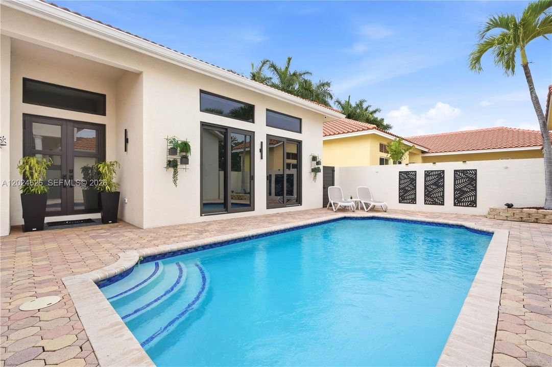 Activo con contrato: $1,150,000 (4 camas, 3 baños, 2603 Pies cuadrados)