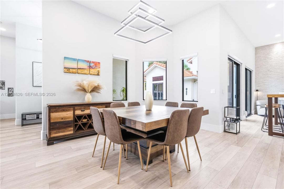 Activo con contrato: $1,150,000 (4 camas, 3 baños, 2603 Pies cuadrados)