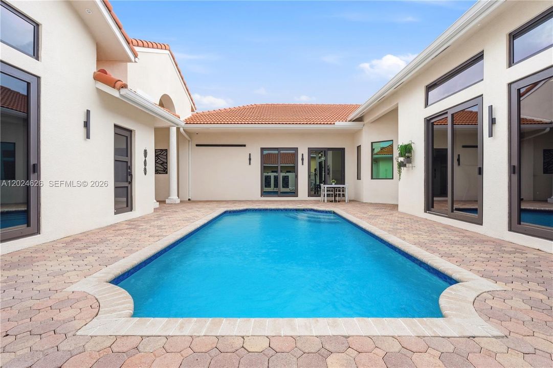 Activo con contrato: $1,150,000 (4 camas, 3 baños, 2603 Pies cuadrados)
