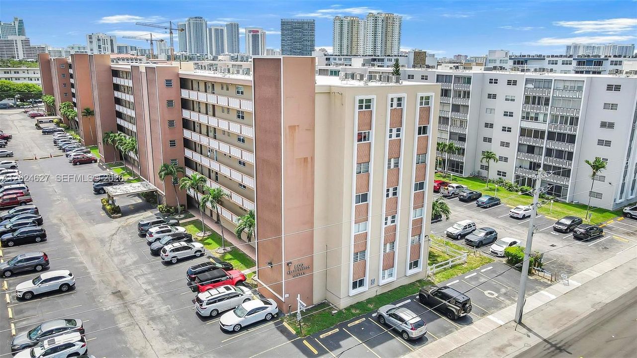For Sale: $230,000 (2 beds, 2 baths, 1092 Square Feet)