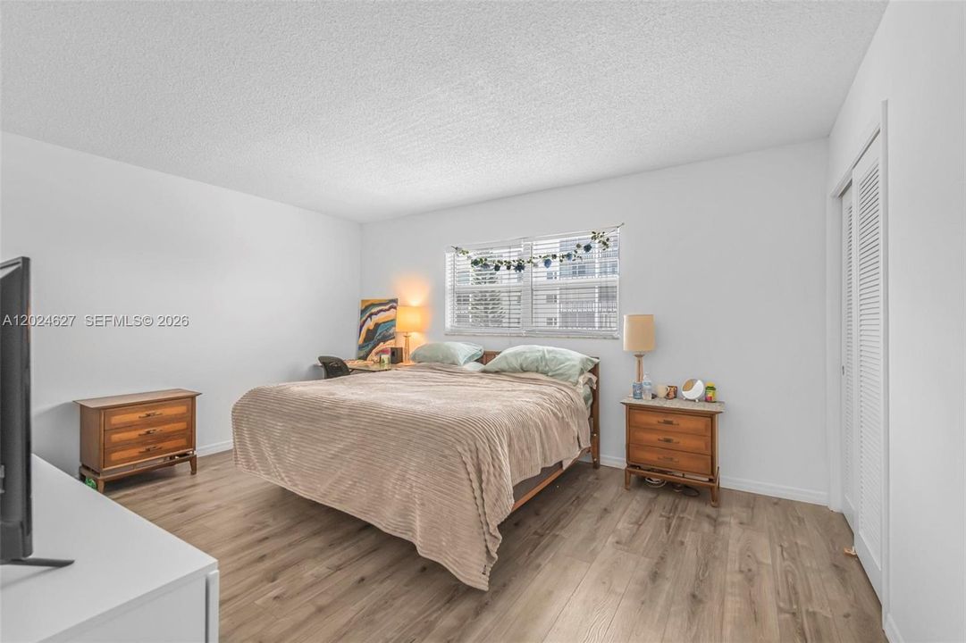 For Sale: $230,000 (2 beds, 2 baths, 1092 Square Feet)