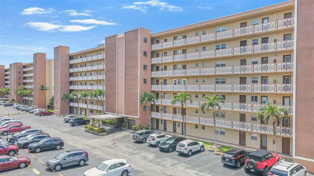 For Sale: $230,000 (2 beds, 2 baths, 1092 Square Feet)