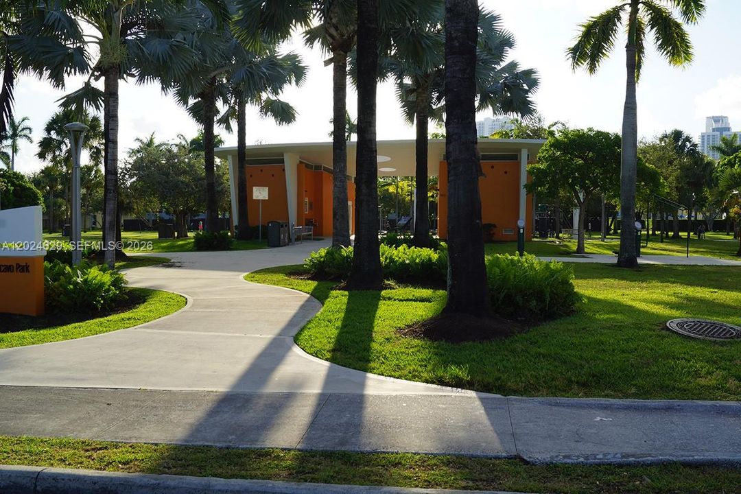 For Sale: $229,000 (2 beds, 1 baths, 924 Square Feet)