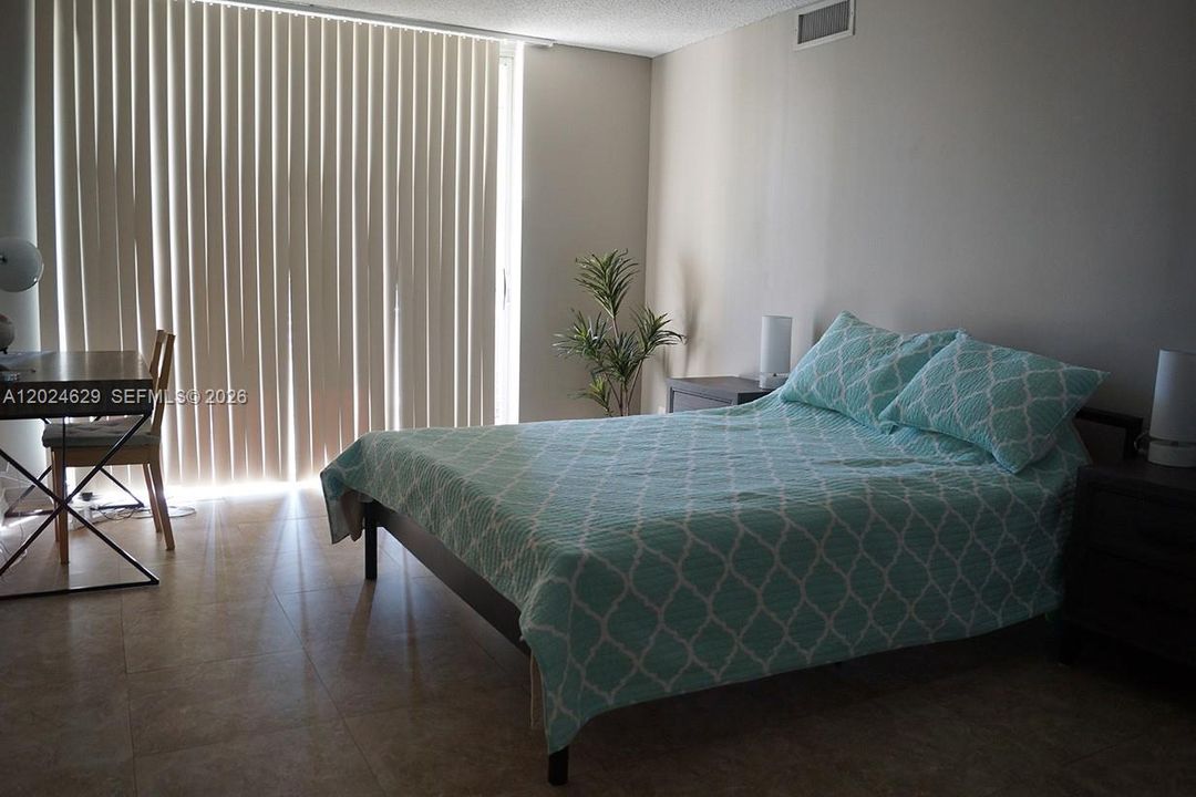 For Sale: $229,000 (2 beds, 1 baths, 924 Square Feet)