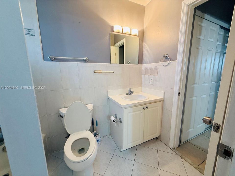 For Rent: $1,850 (1 beds, 1 baths, 752 Square Feet)