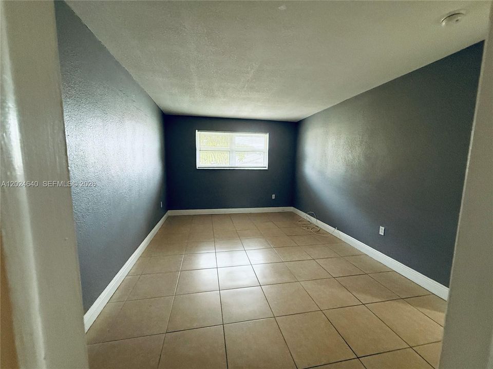 For Rent: $1,850 (1 beds, 1 baths, 752 Square Feet)