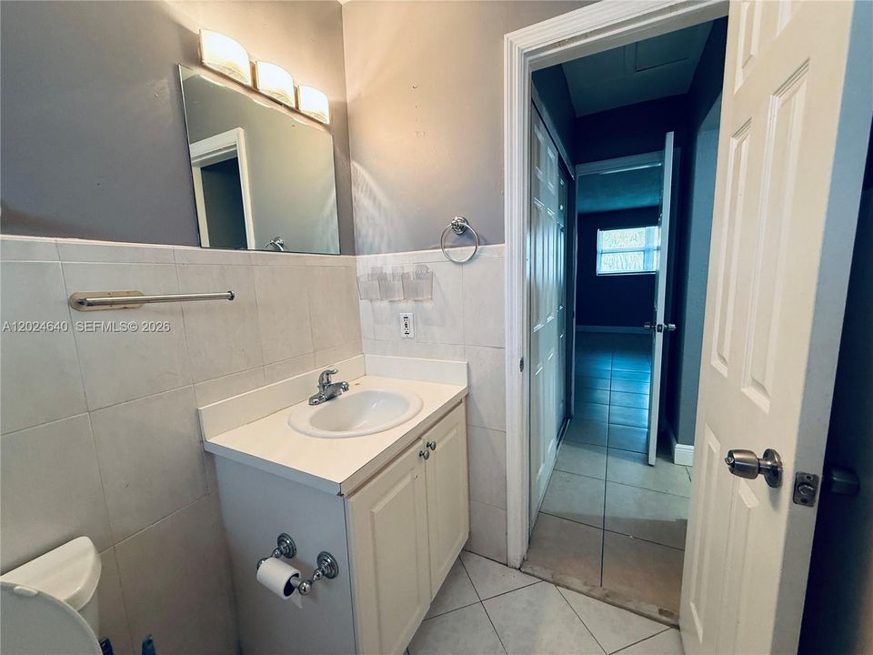 For Rent: $1,850 (1 beds, 1 baths, 752 Square Feet)