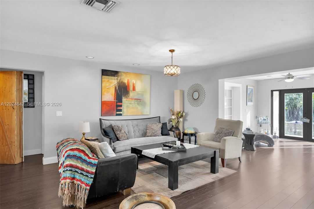 For Sale: $1,200,000 (4 beds, 4 baths, 3133 Square Feet)