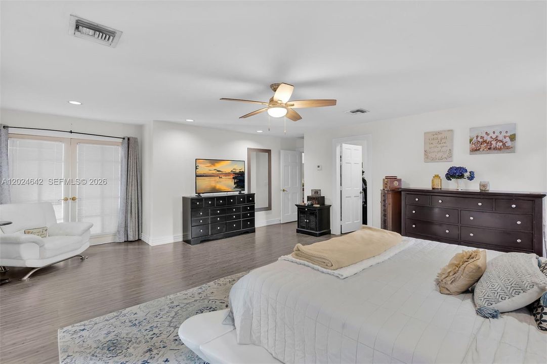 For Sale: $1,200,000 (4 beds, 4 baths, 3133 Square Feet)